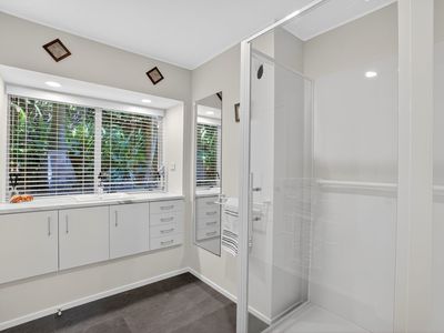 70 Beach Road, Castor Bay