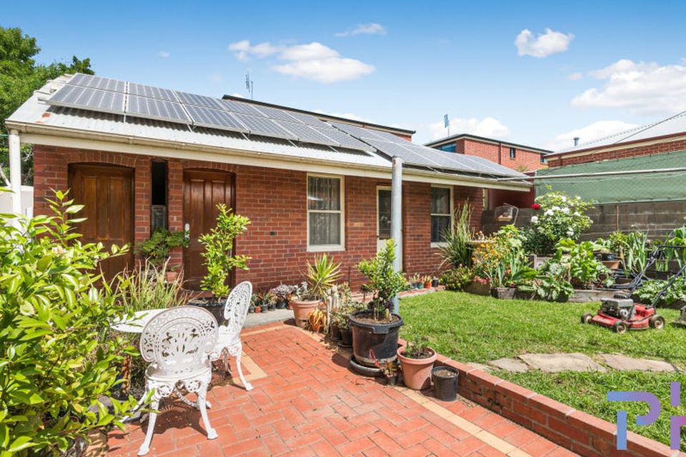 8A Mackenzie Street West, Golden Square