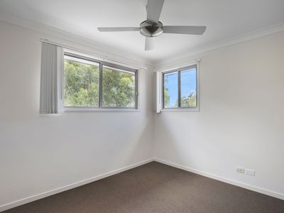 2 / 45 Codrington Circuit, Pacific Pines