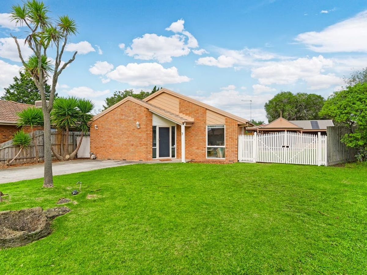 7 Filbert Ct, Cranbourne North