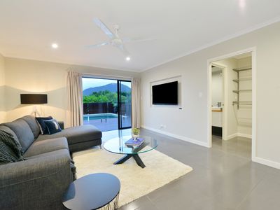 12 Sommerville Crescent, Whitfield