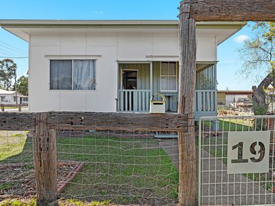 19 Bagot Street, Dalby