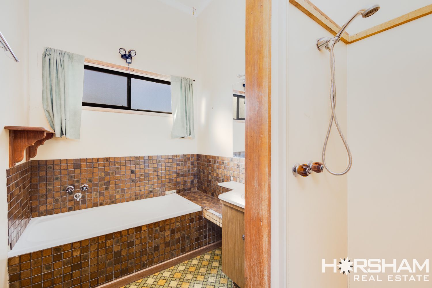 13 Albert Street, Horsham