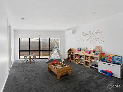 13 Annand Close, Cranbourne West