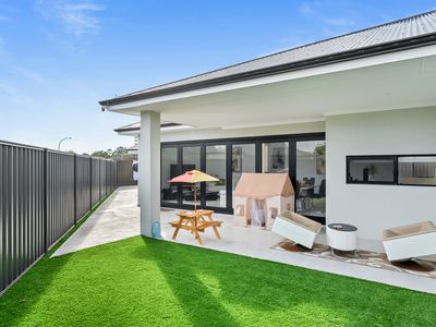 21 Barnevelder Bend, Southern River