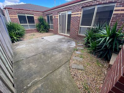 2 / 24 Coolabah Crescent, Hoppers Crossing
