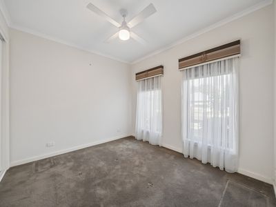 2 / 8 President Street, Seymour