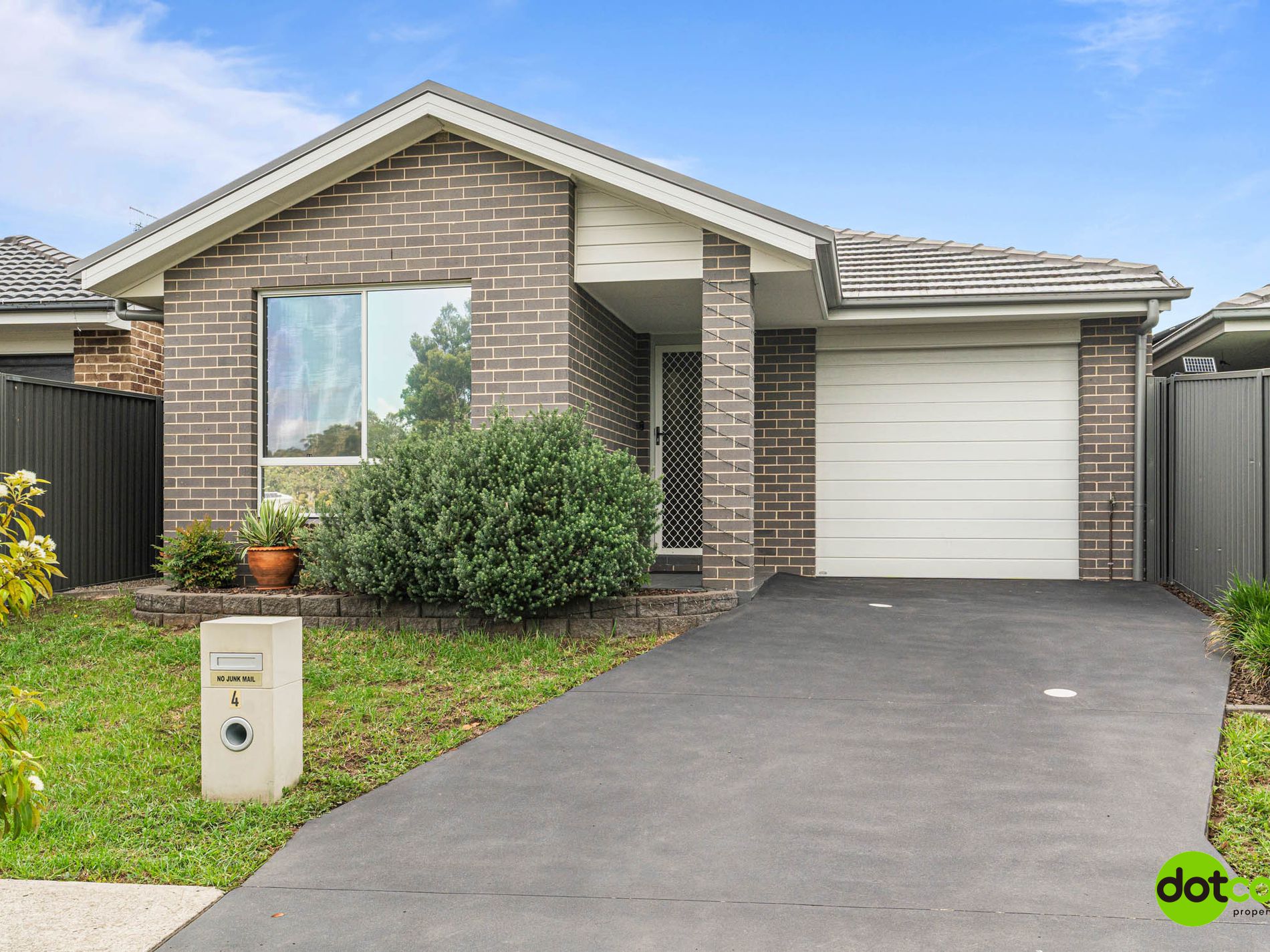 4 Cadogan Crescent, Woongarrah