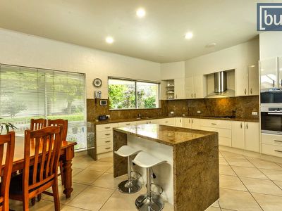 4 Maynet Pl, West Albury