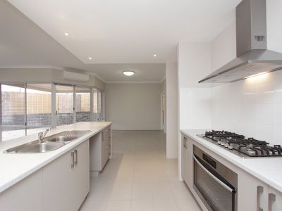 2 / 58 Central Avenue, Redcliffe