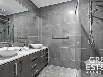 16 Aurora Drive, Cranbourne West