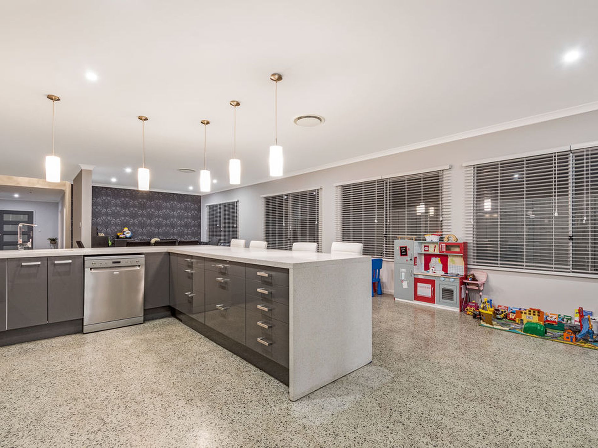 16 Tinsel Street, Yanchep