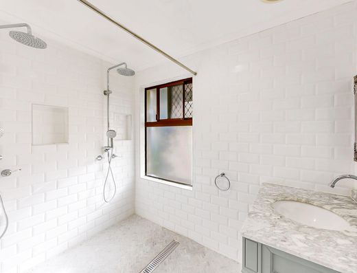 Spacious Family Living in the Heart of Old Tewantin image 10