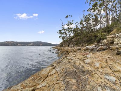 Flakemores Road, Eggs And Bacon Bay