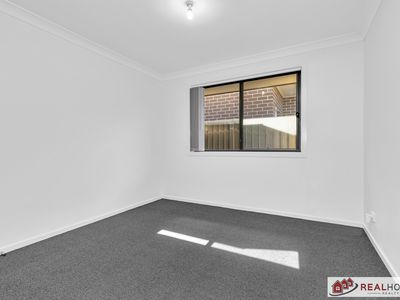 4 Treeview Place, Glenmore Park