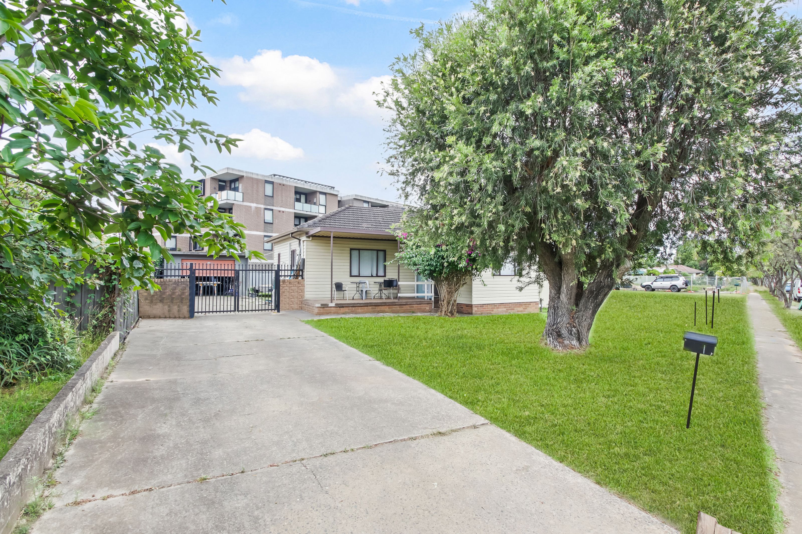207-211 Hoxton Park Road, CARTWRIGHT