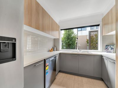 4 Tallrush Street, Clyde North