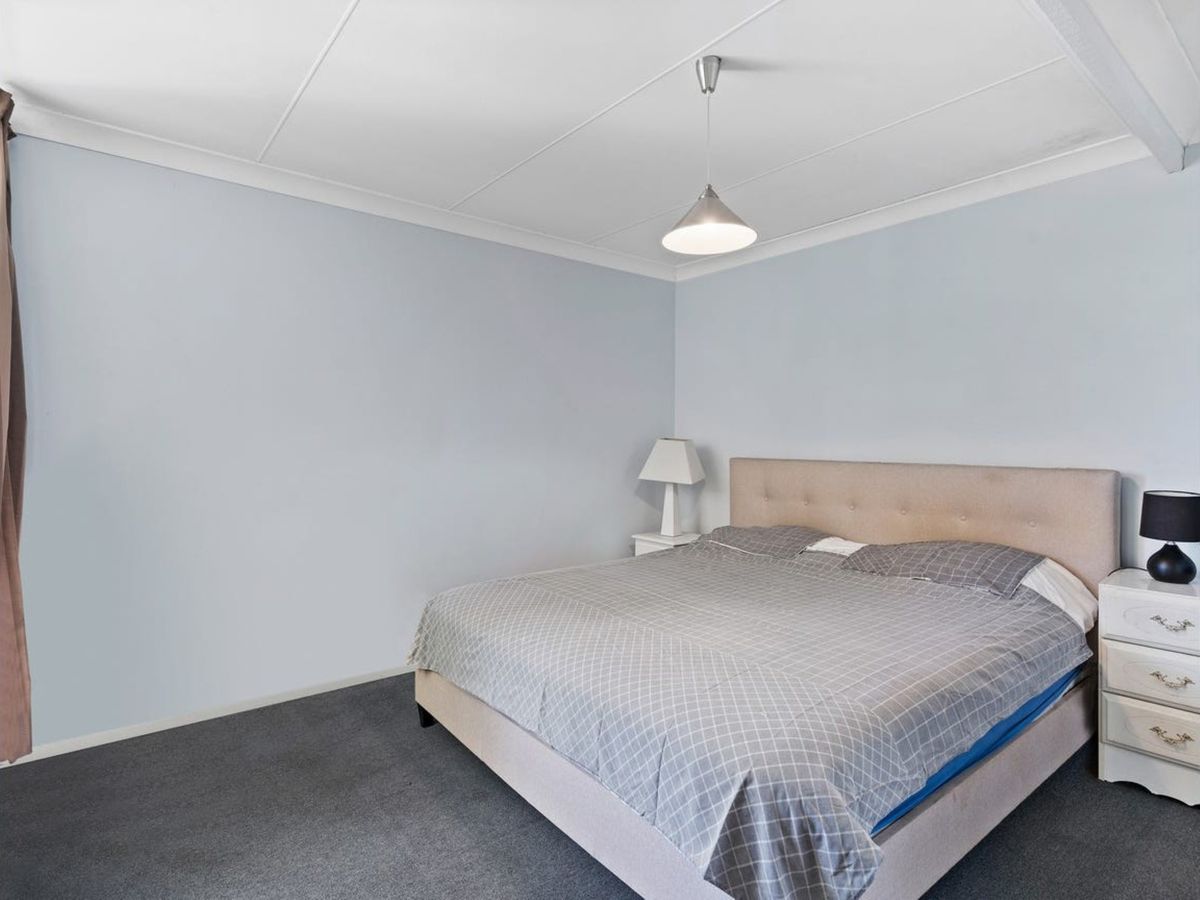 100 Catherine Street, Mannering Park
