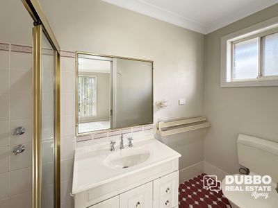 16 Kingfisher Street, Dubbo