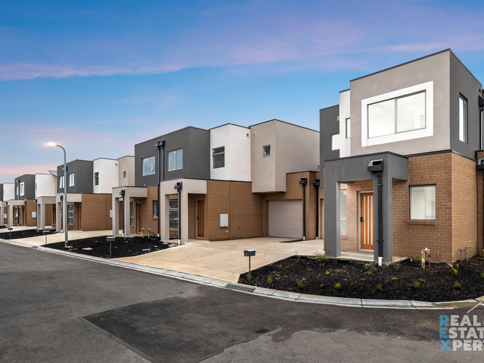 12 Tiger Way, Officer