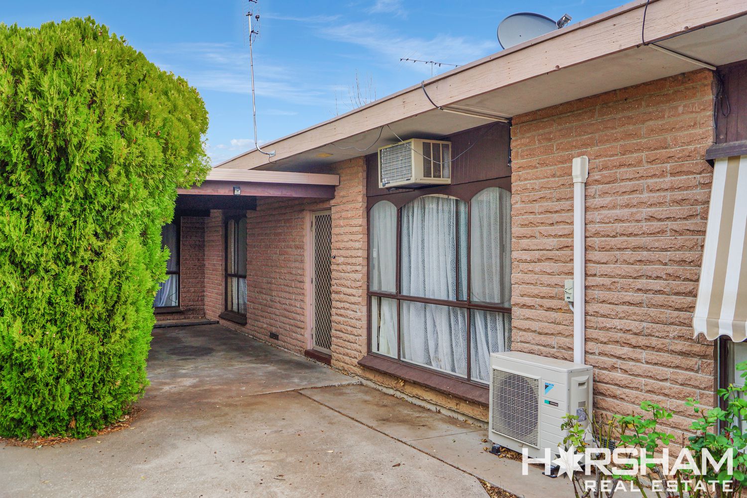 2 / 5 Schwarz Avenue, Horsham