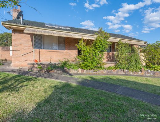 Perfect Starter or Investment – Walk to Everything!