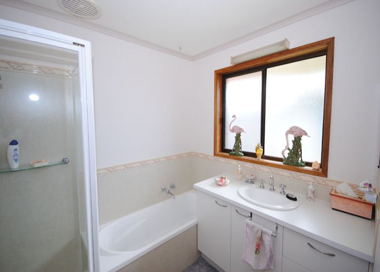 2 Caringal Court, Portland