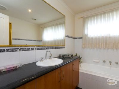 37 Bateman Grove, Hampton Park