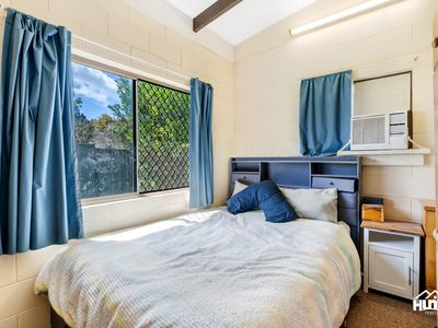 60 Hollywood Boulevard, White Rock