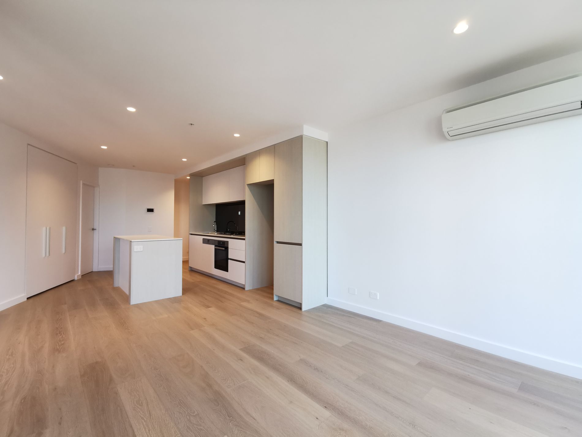 2105 / 628 Flinders Street, Docklands