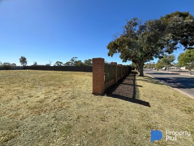 48 Aitken Avenue, Donald