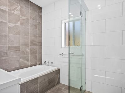 130C Farmborough Road, Farmborough Heights