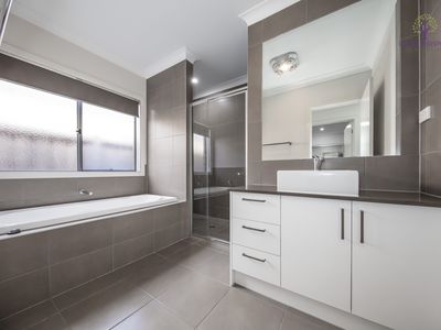 152 Saltwater Promenade, Point Cook