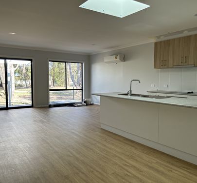 1 / 12 Tristan Court, Lavington