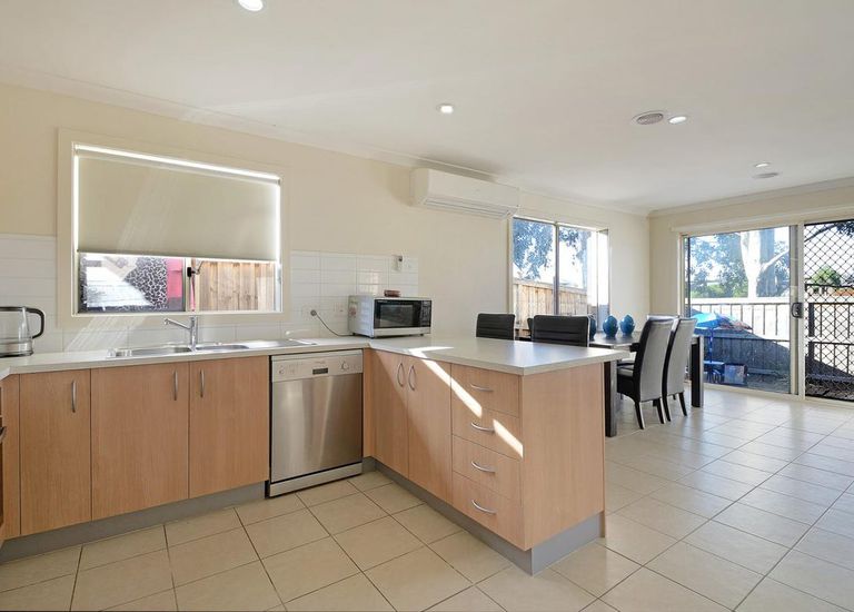 10 Cranbrook Circuit, Officer