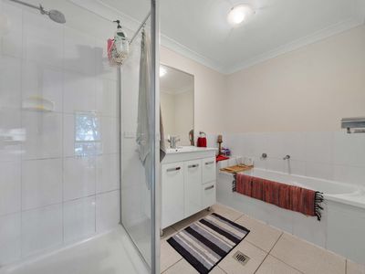 2 / 2 Darter Close, Lowood