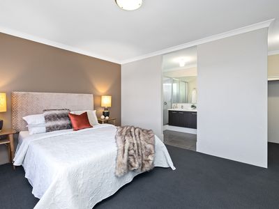 11 Barnard Grove, Byford
