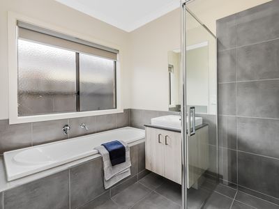 17 Chevrolet Road, Cranbourne East