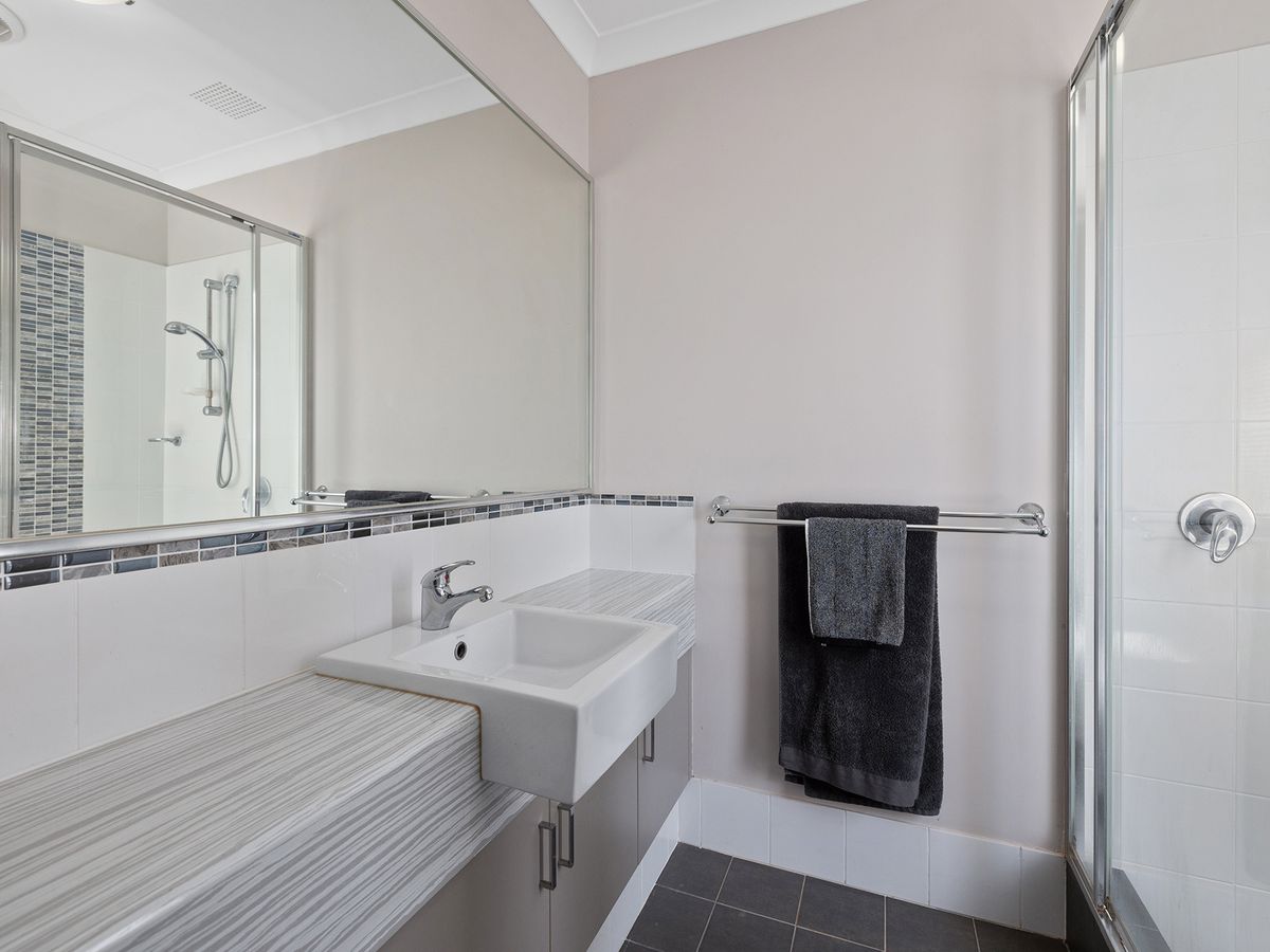 7 / 22 Whittaker Turn, Piara Waters