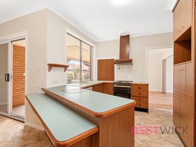 14 Wakehurst Place, West Bathurst