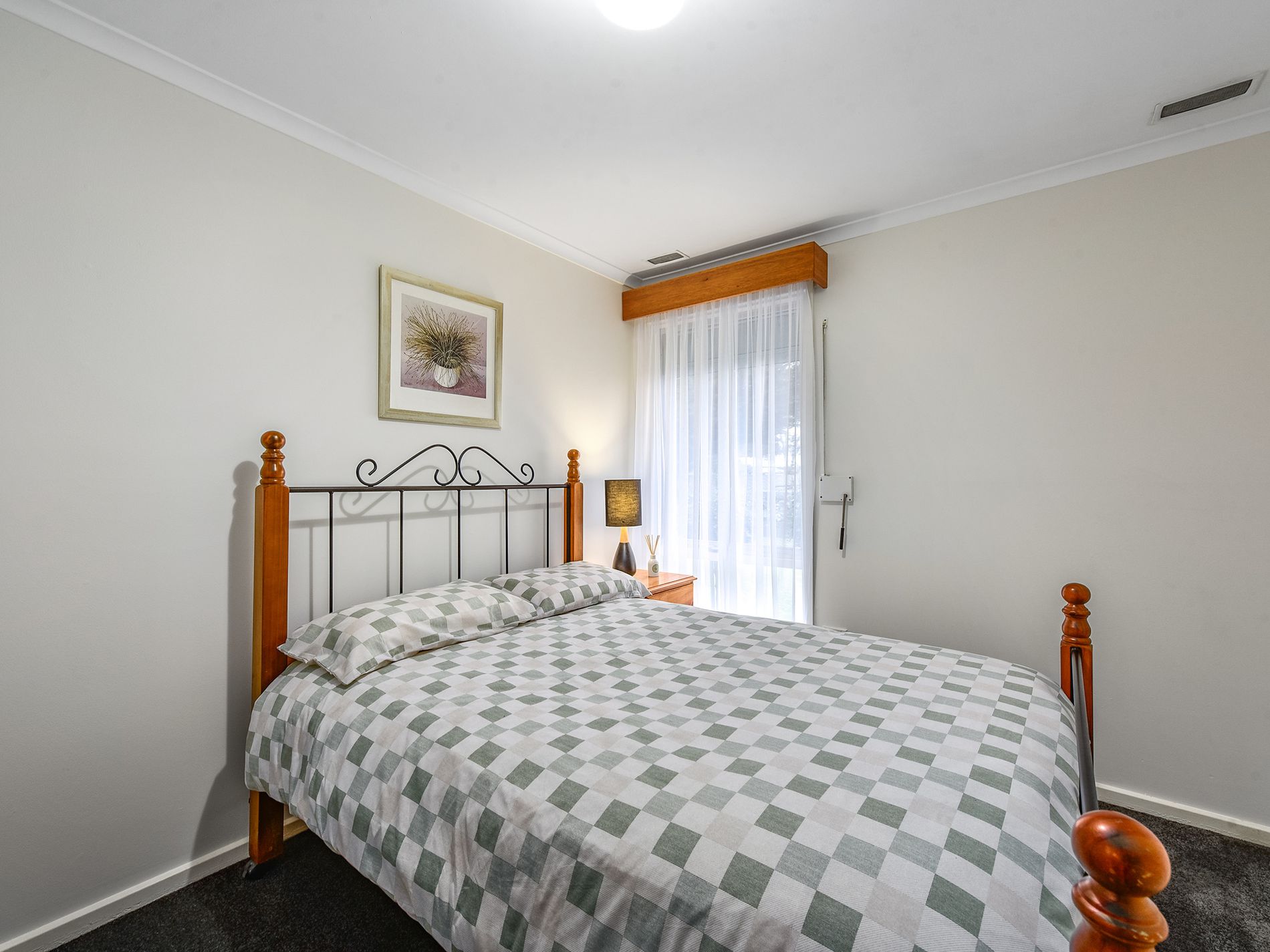 6 MULLINS STREET, Millicent