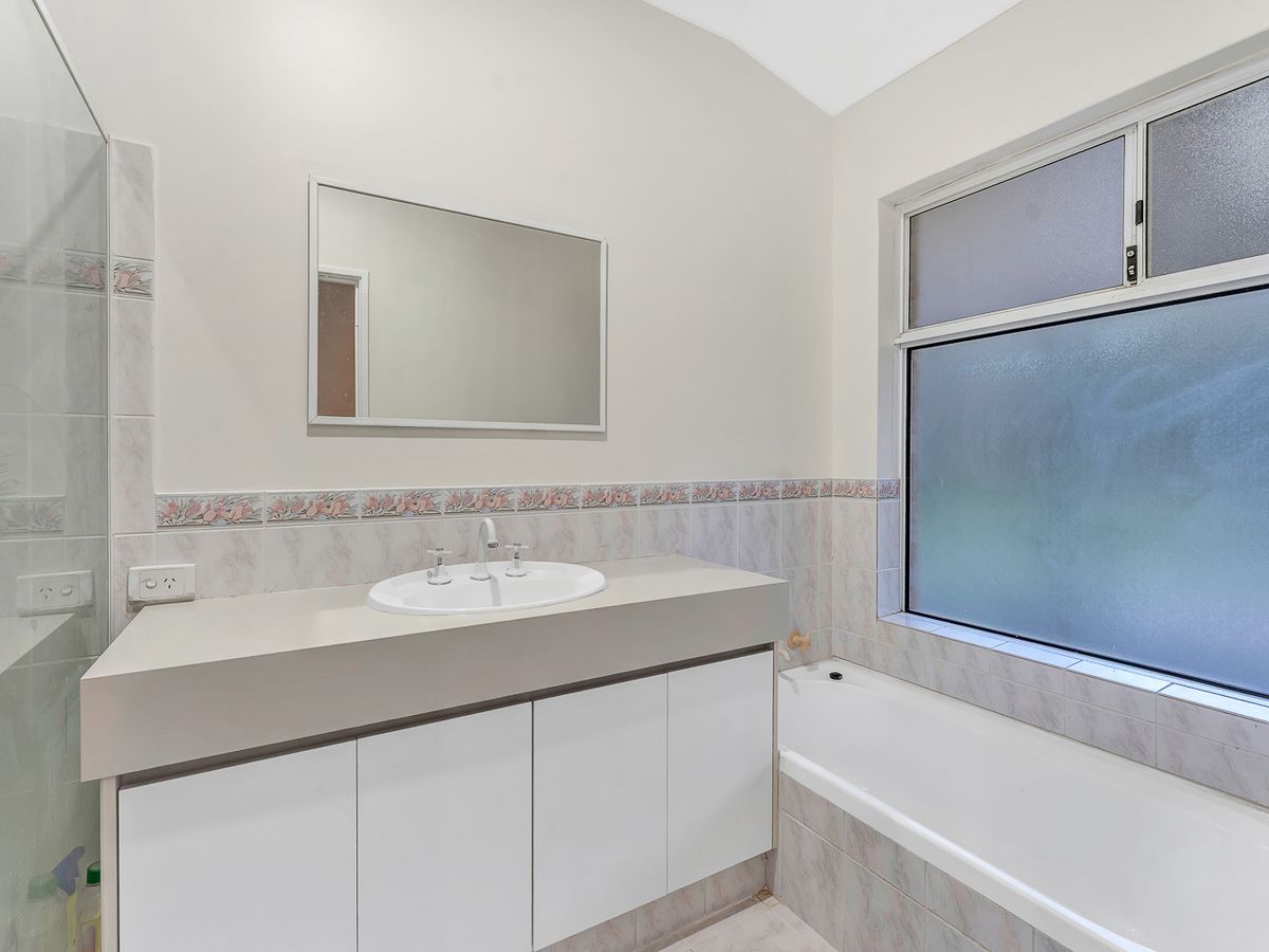 71 Serpentine Way, Stake Hill