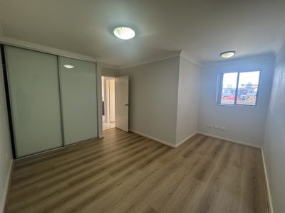8 / 2 Dressler Court, Holroyd