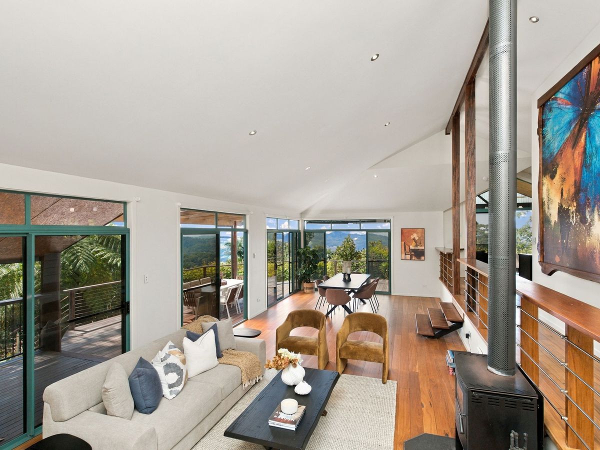 189 Coopers Lane West, Main Arm