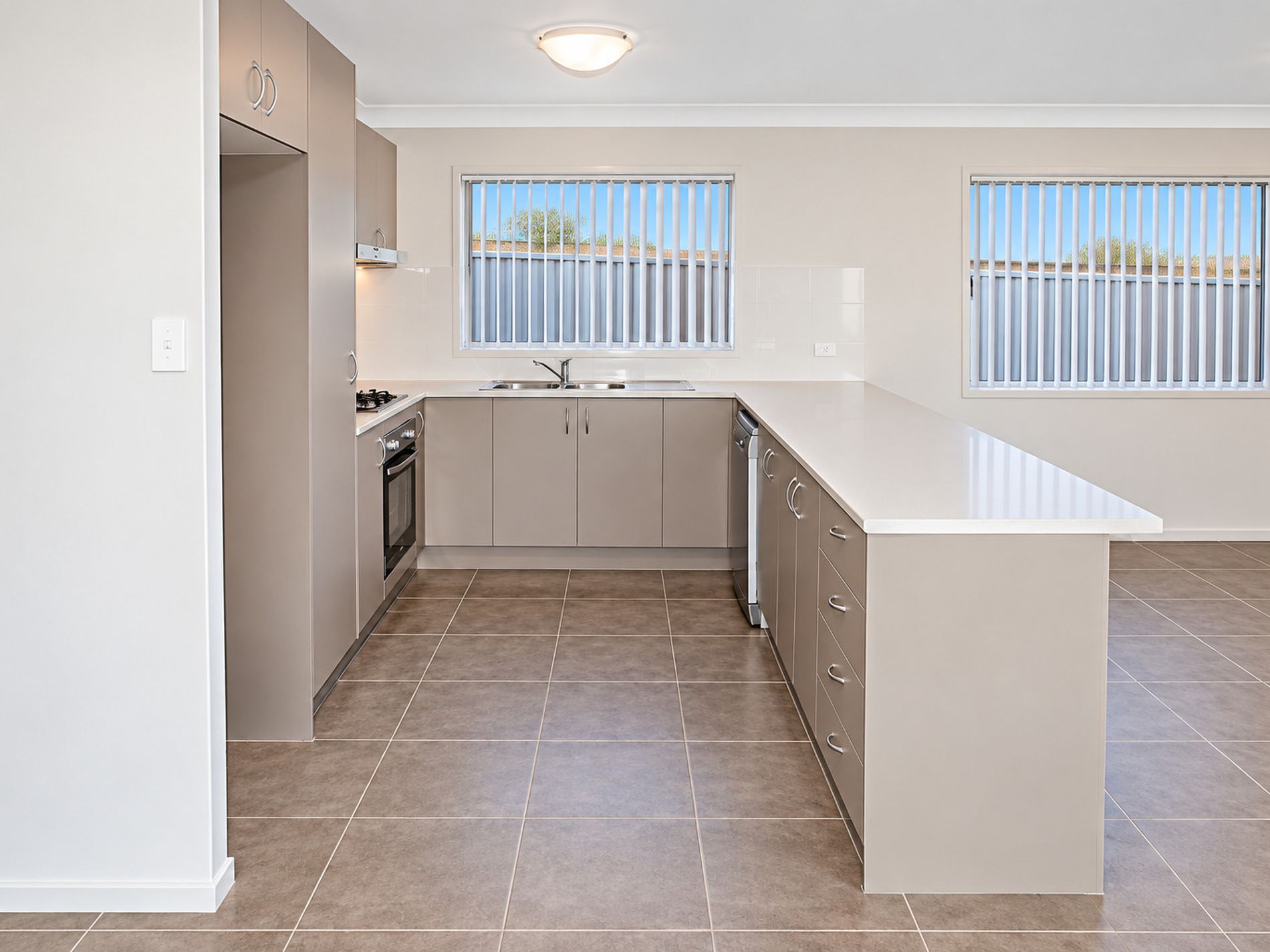 6 Darlaston Avenue, Thornton