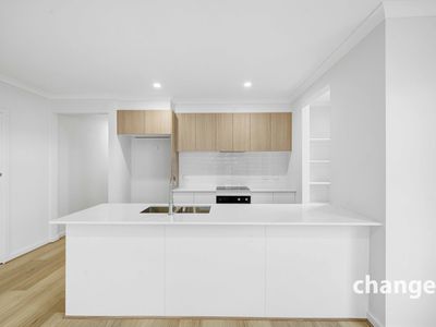 8 Damiana Avenue, Clyde North