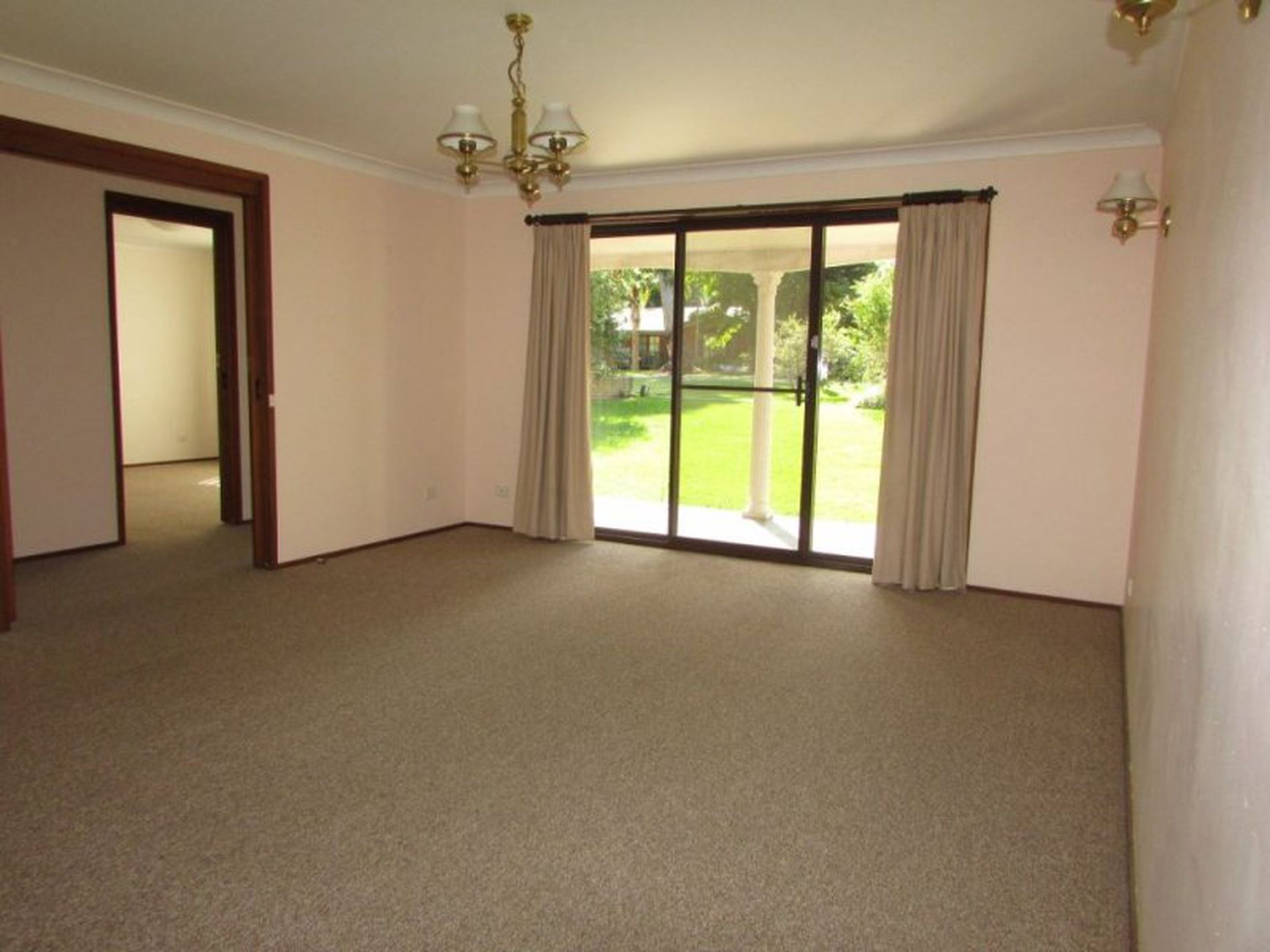 44 Kings Point Drive, Kings Point