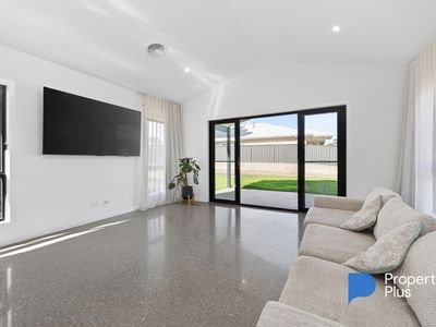 8 Banksia Court, Campbells Creek