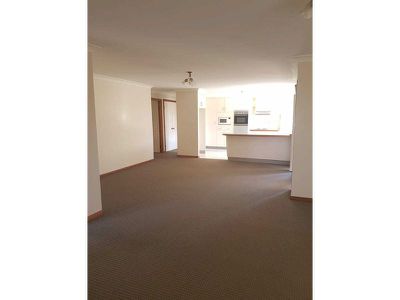 1 / 6 Victoria Place, Forster