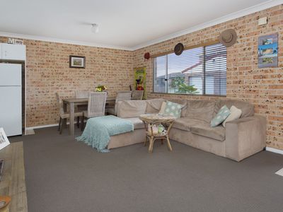 4 / 8 Windang Street, Lake Illawarra
